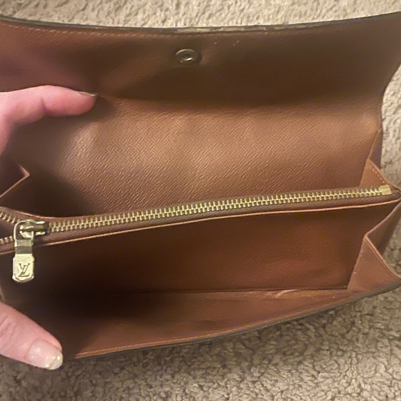 Authentic Louis Vuitton Monogran LV Logo Sarah Long Zip Brown Wallet - Picture 10 of 13